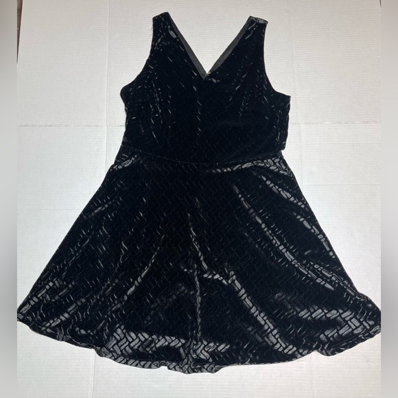 Charming Charlie Dresses & Skirts - Charming Charlie Black Sleeveless Velvet Dress Size Large